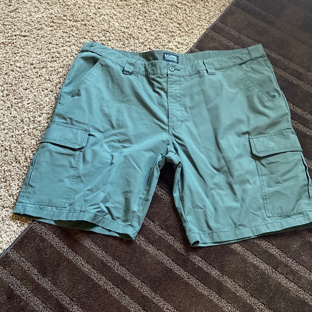 EUC MENS CARGO SHORTS